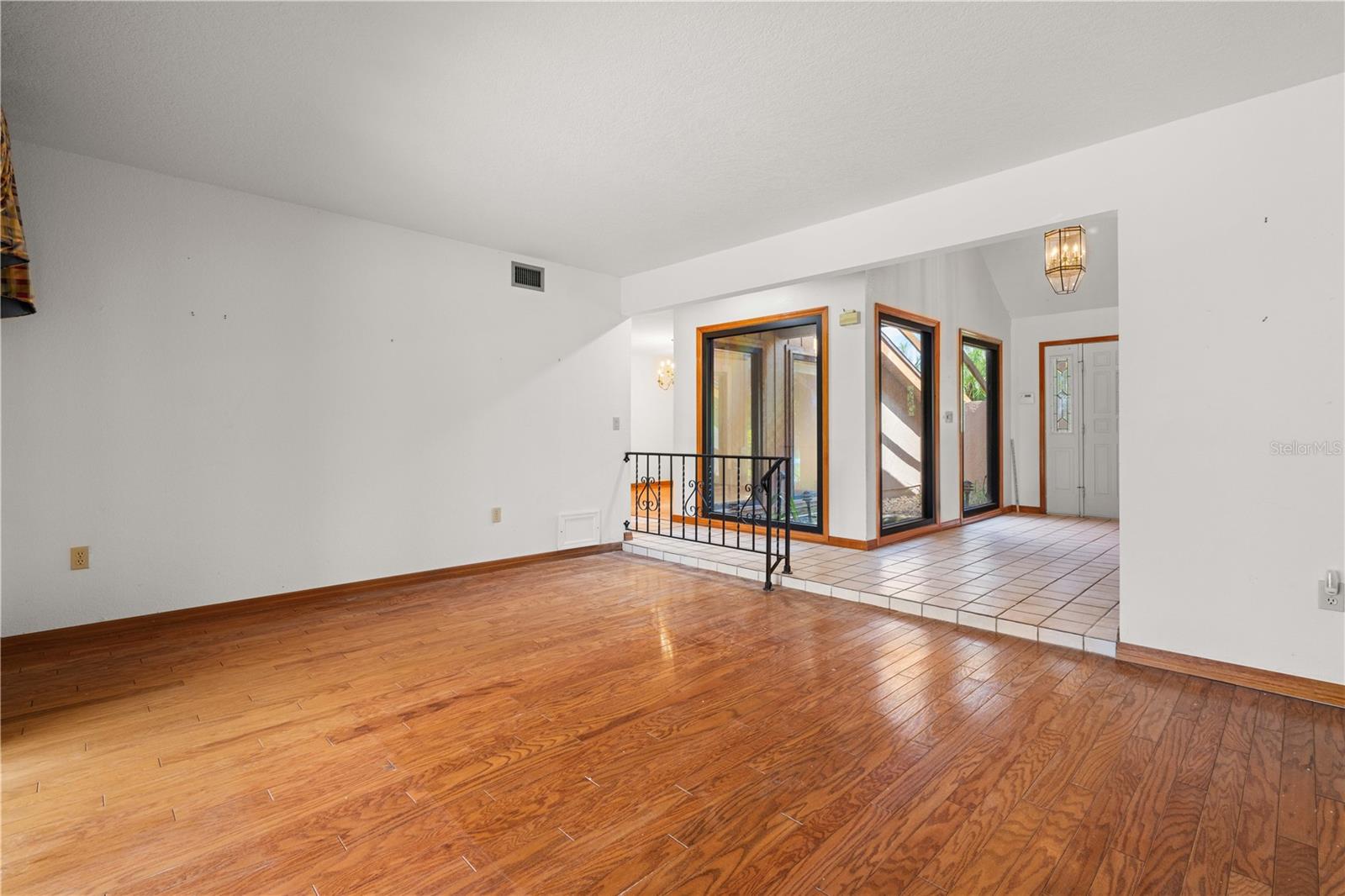 Image 23 of 75 For 12313 Kingsway Circle