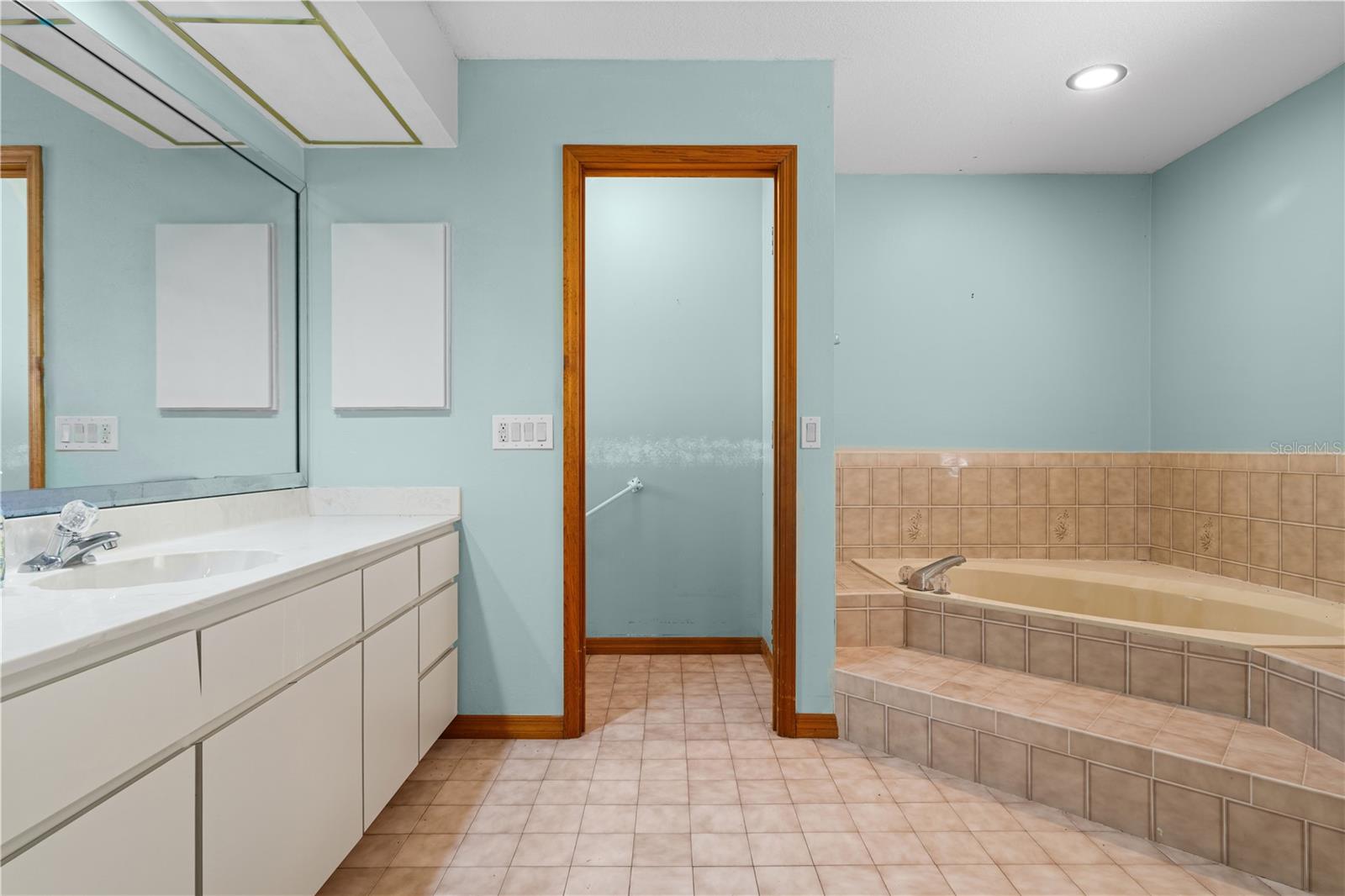 Image 42 of 75 For 12313 Kingsway Circle