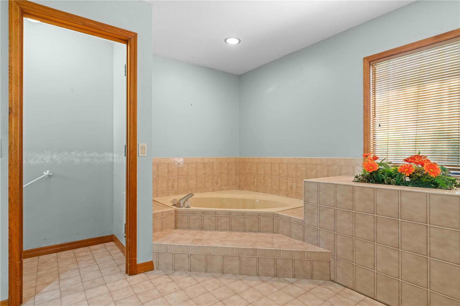 Image 43 of 75 For 12313 Kingsway Circle