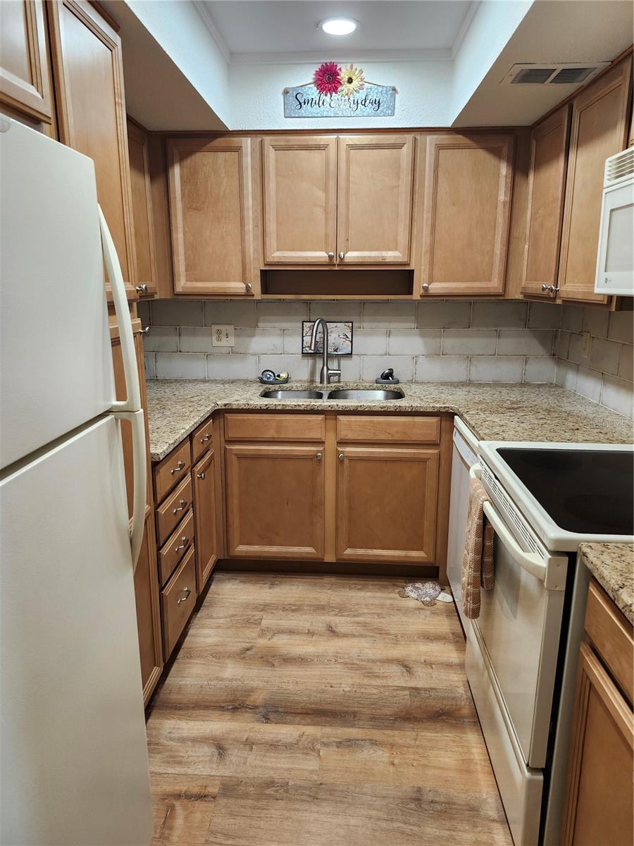 Image 3 of 6 For 2437 Harbor Boulevard 213