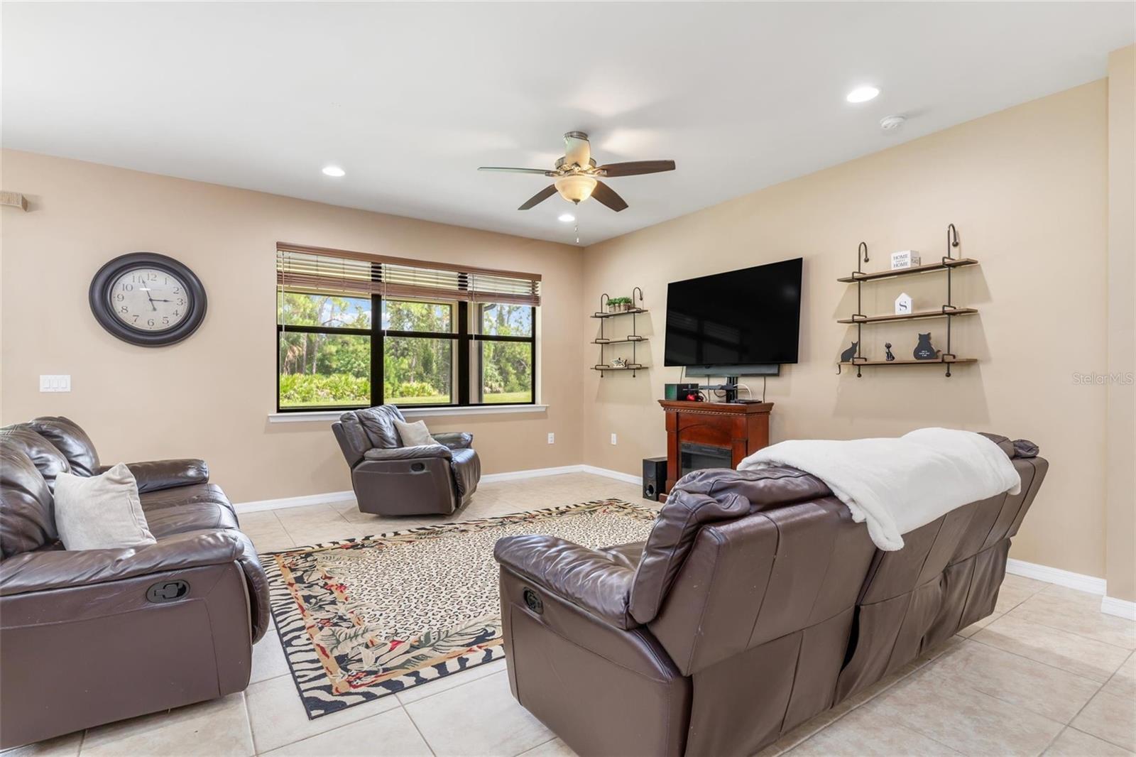 Image 14 of 59 For 2739 Sherman Oak Drive