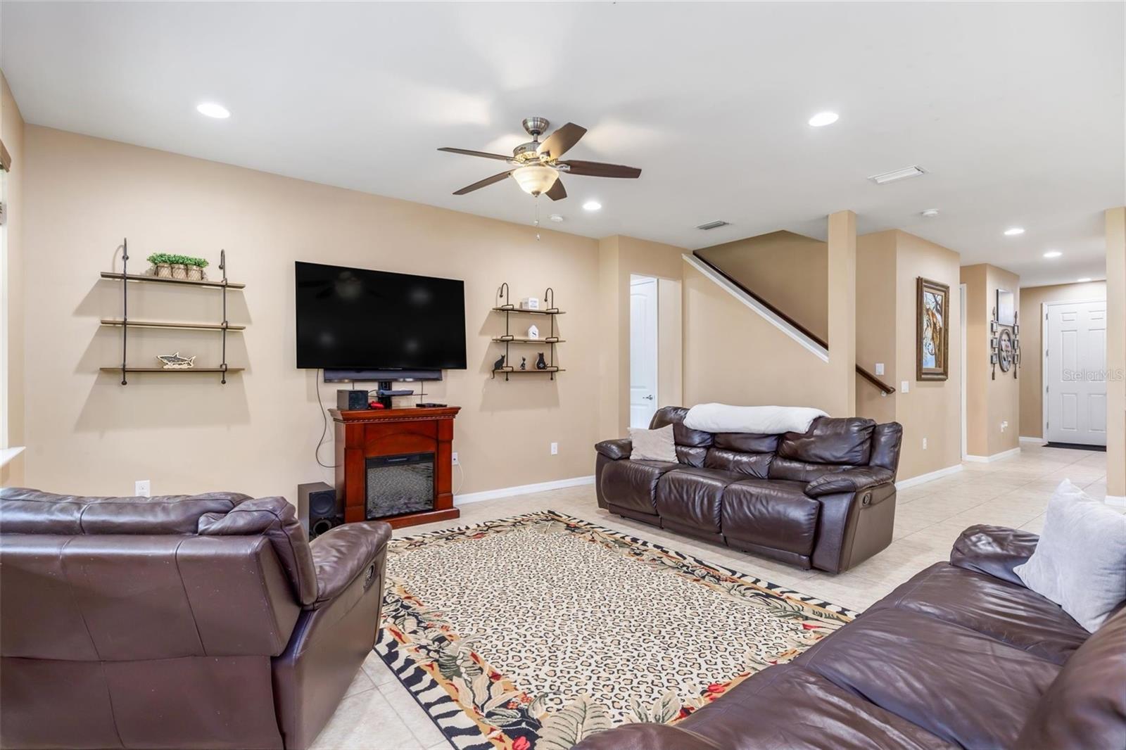 Image 17 of 59 For 2739 Sherman Oak Drive