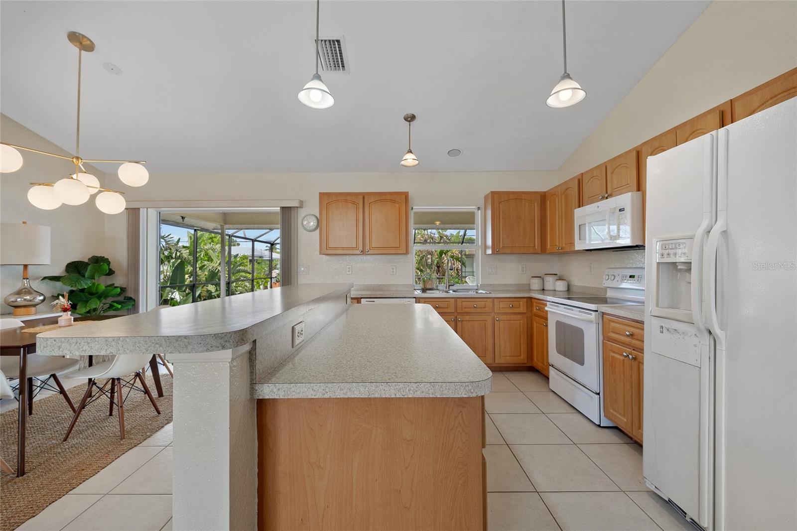 Image 8 of 32 For 3021 Palm Drive