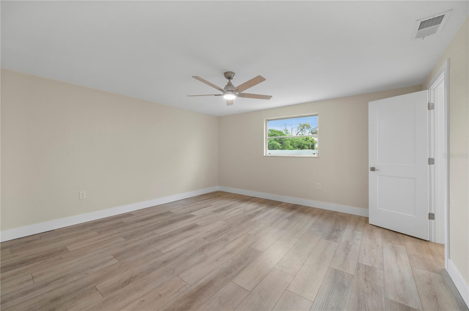 Image 27 of 64 For 542 Lakehurst Avenue Nw