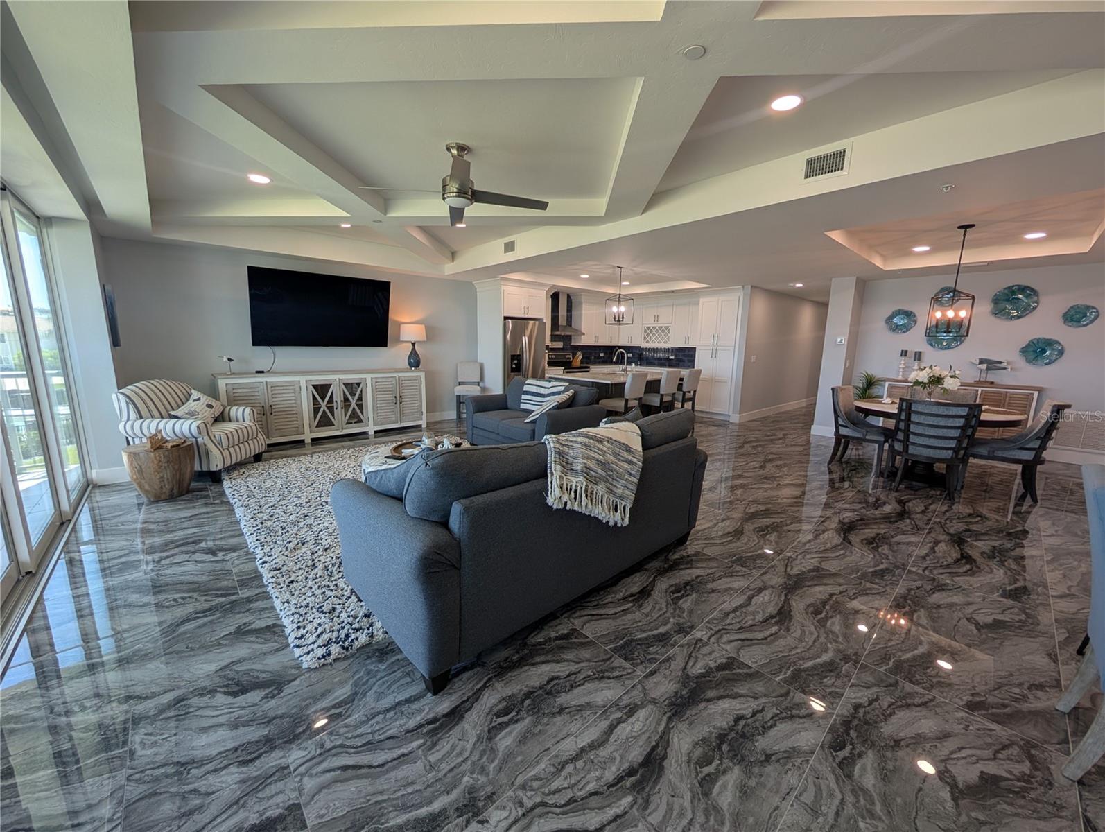 Image 14 of 36 For 1425 Park Beach Circle 127