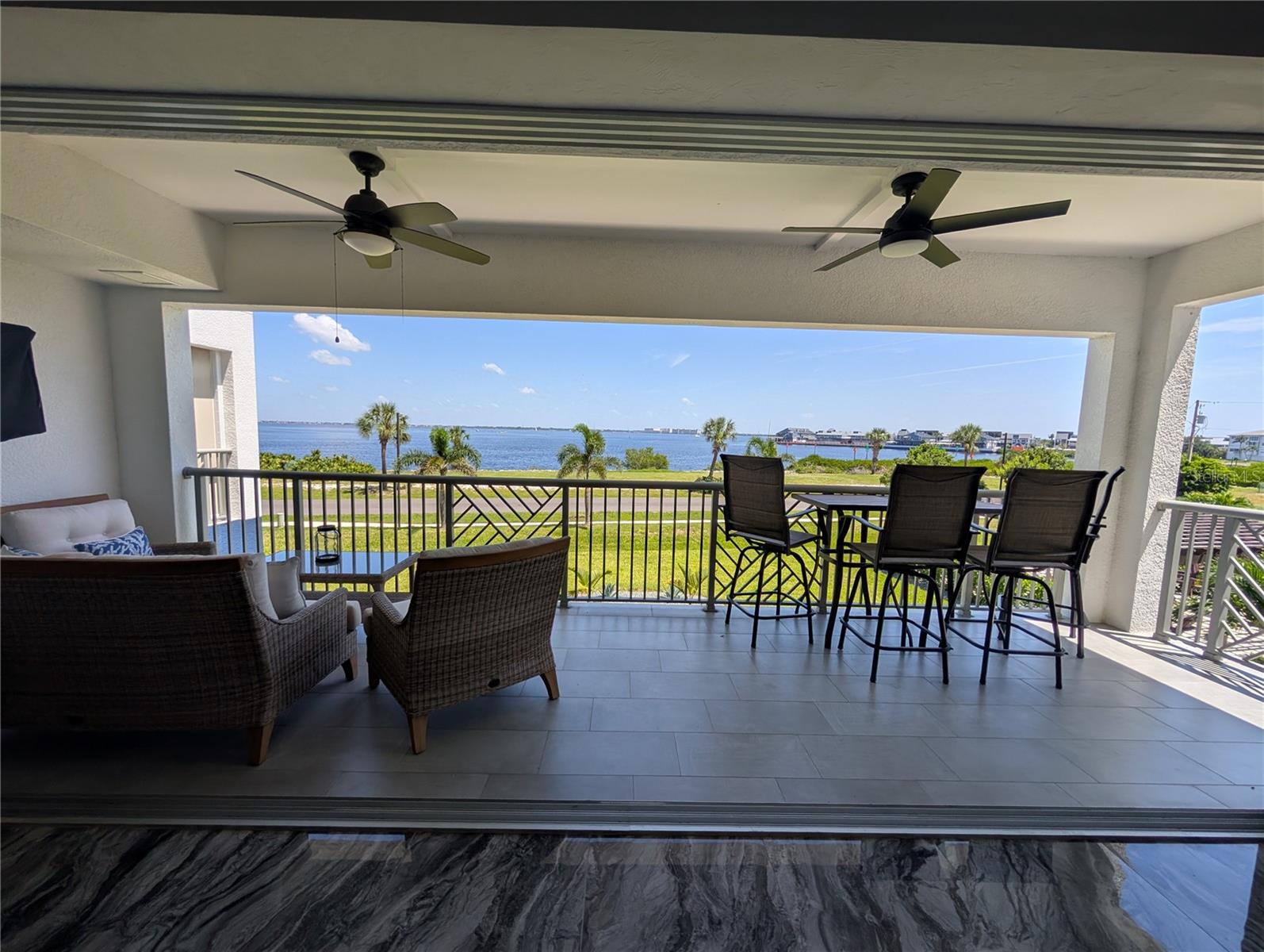 Image 17 of 36 For 1425 Park Beach Circle 127