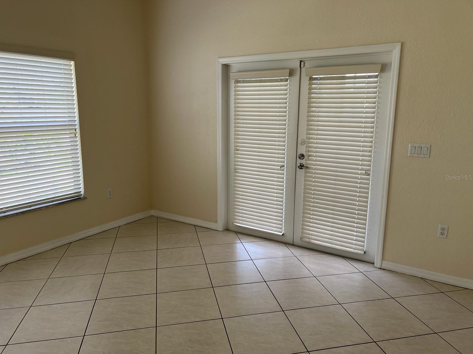 Image 10 of 35 For 1052 Hartsdale Street