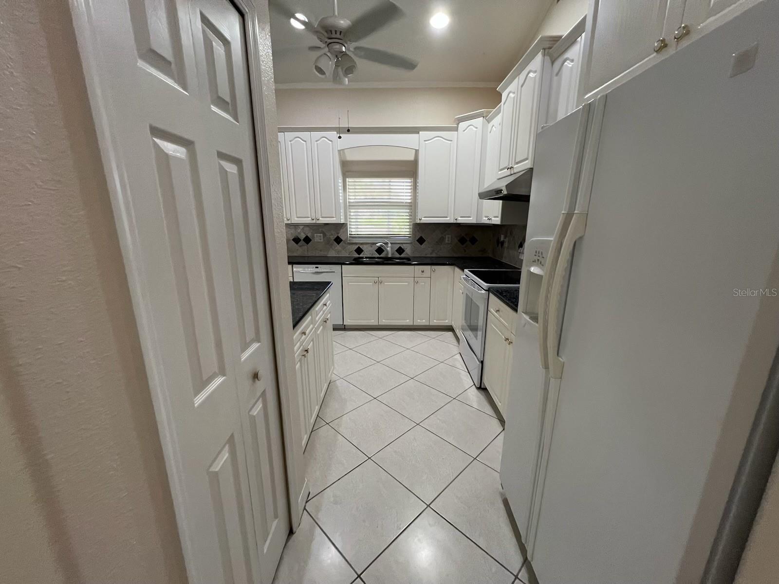 Image 6 of 35 For 1052 Hartsdale Street