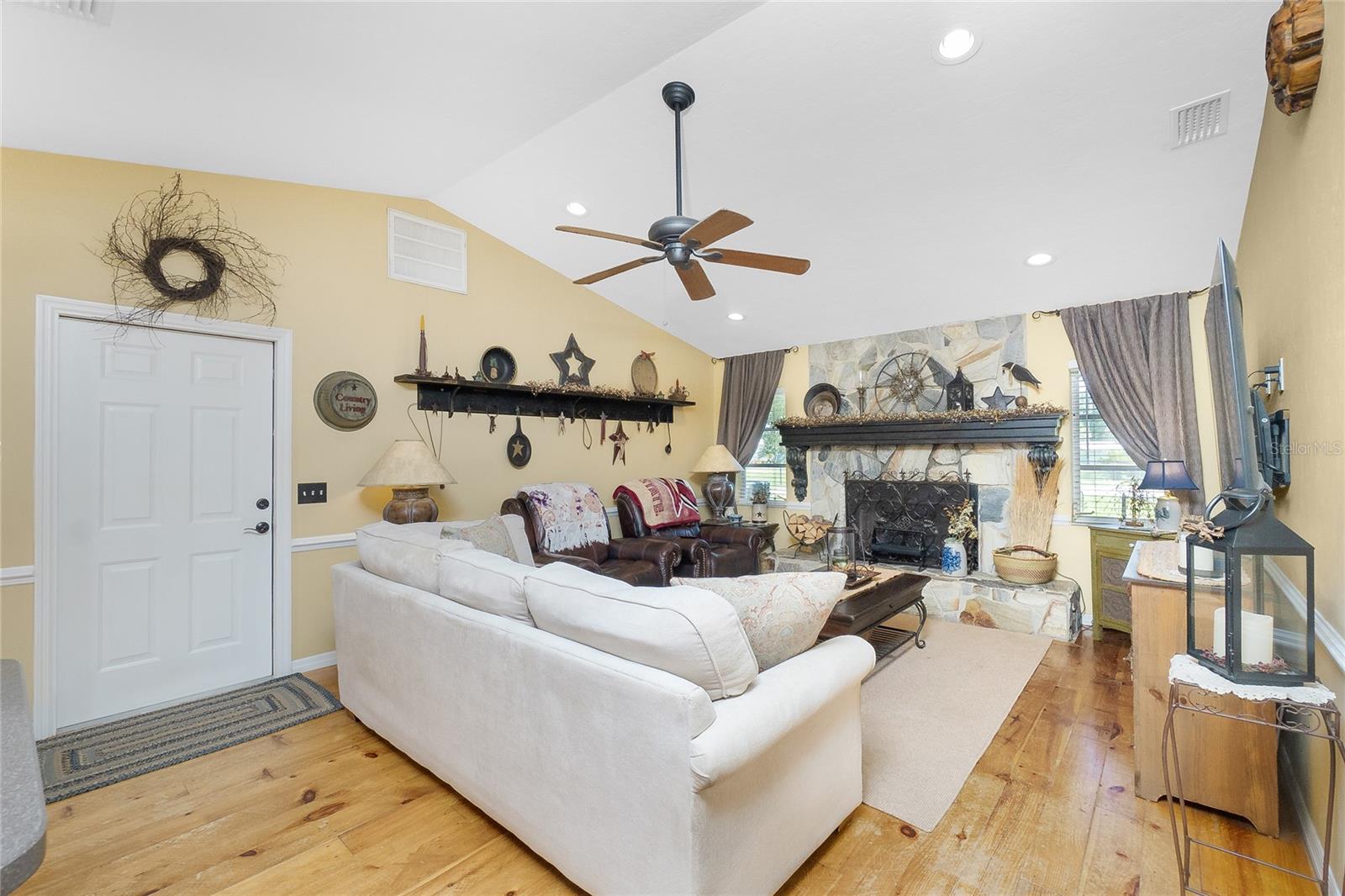 Image 18 of 68 For 29493 Clark Drive
