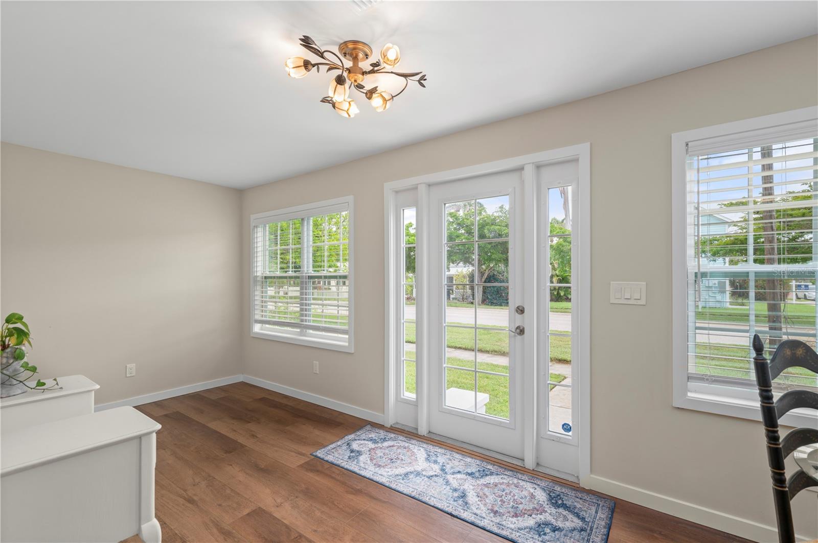 Image 11 of 57 For 717 Marion Avenue