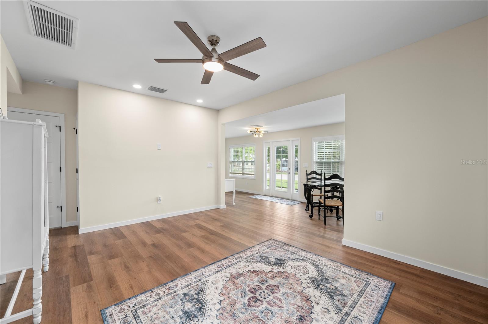 Image 17 of 57 For 717 Marion Avenue