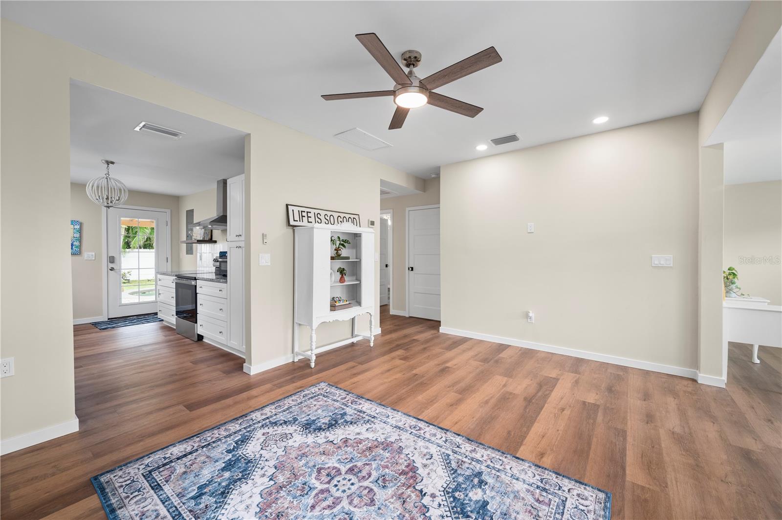 Image 18 of 57 For 717 Marion Avenue