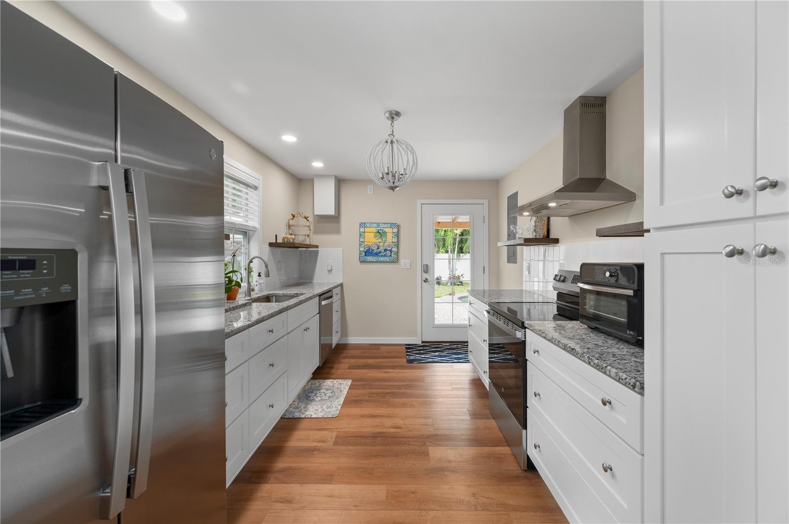 Image 19 of 57 For 717 Marion Avenue