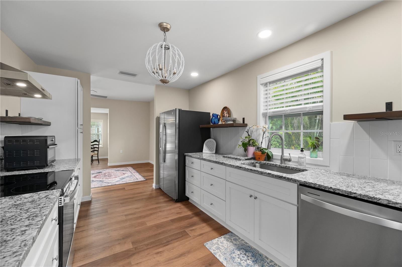 Image 21 of 57 For 717 Marion Avenue