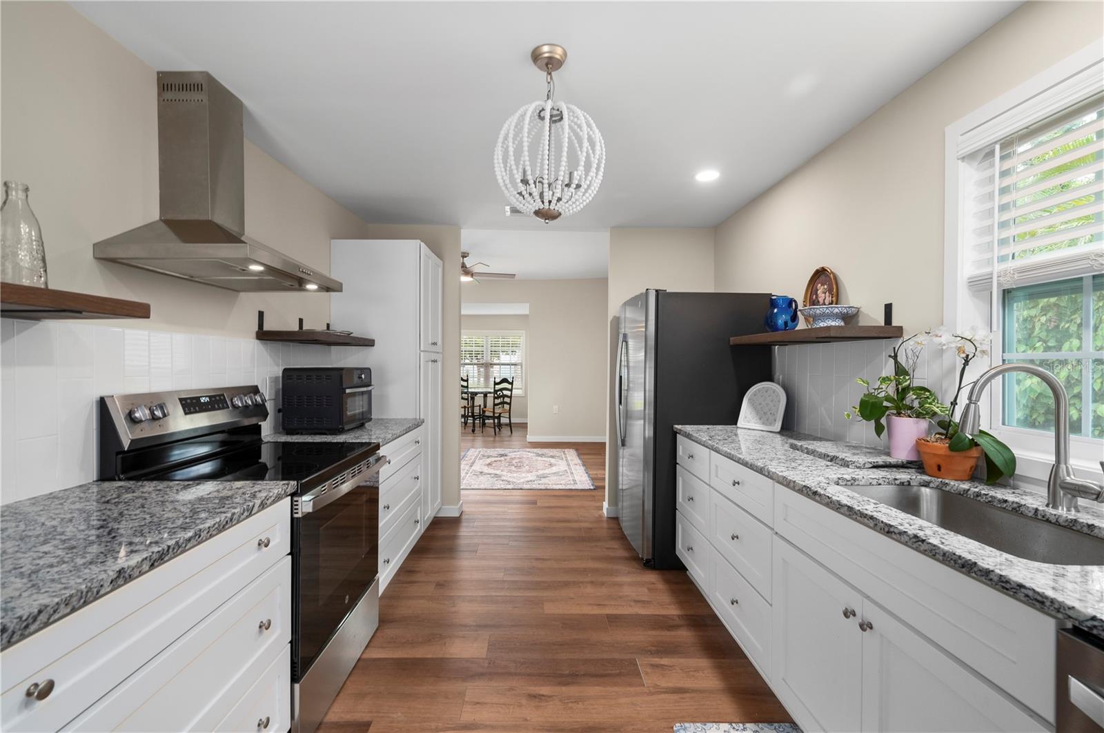 Image 22 of 57 For 717 Marion Avenue