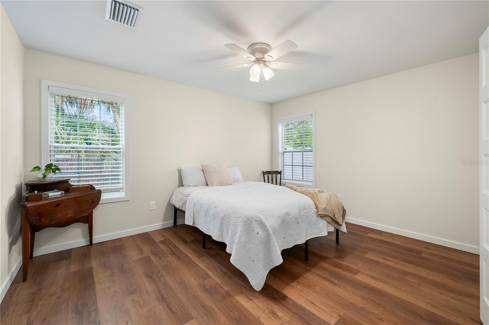 Image 23 of 57 For 717 Marion Avenue