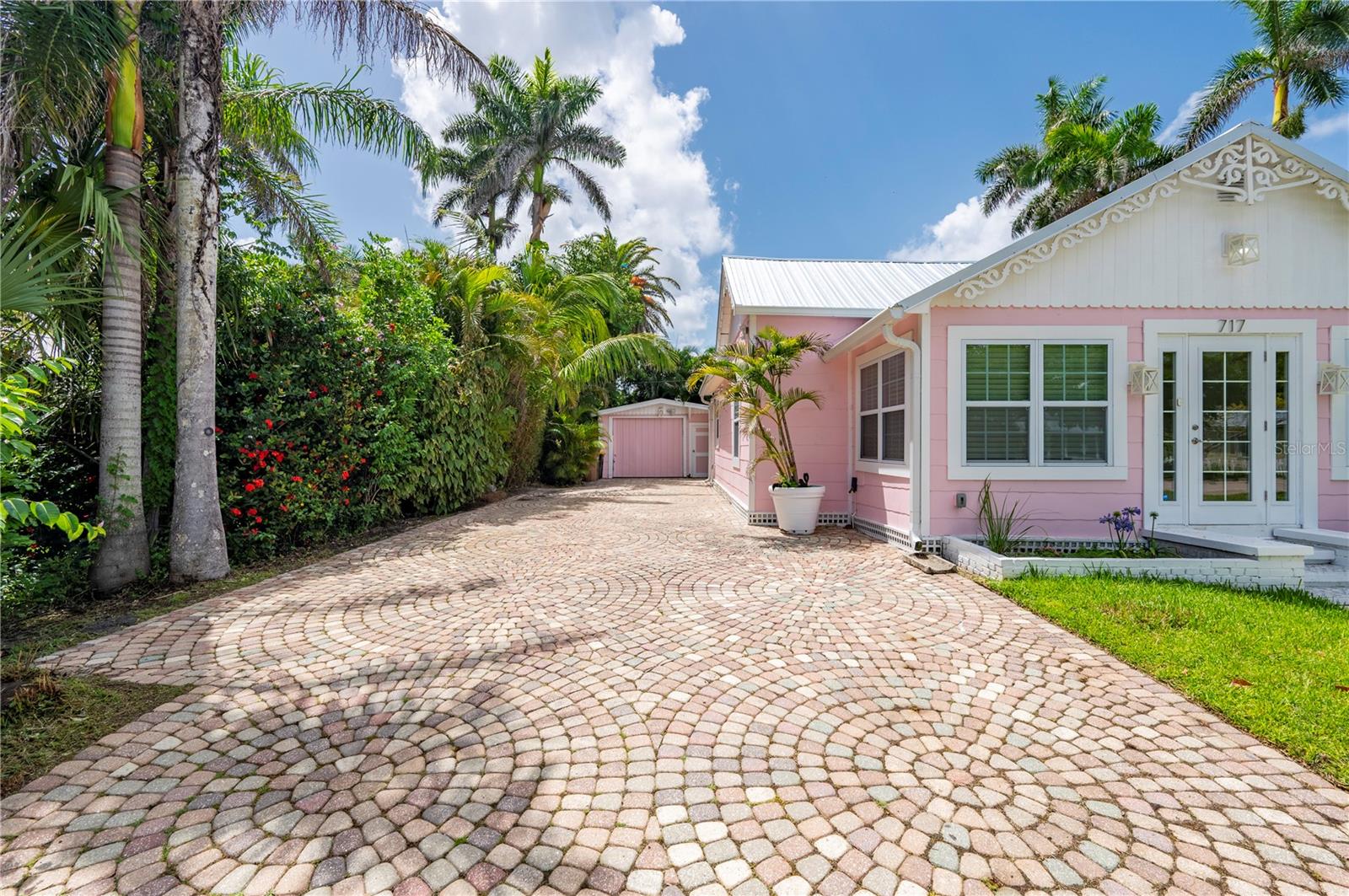 Image 34 of 57 For 717 Marion Avenue