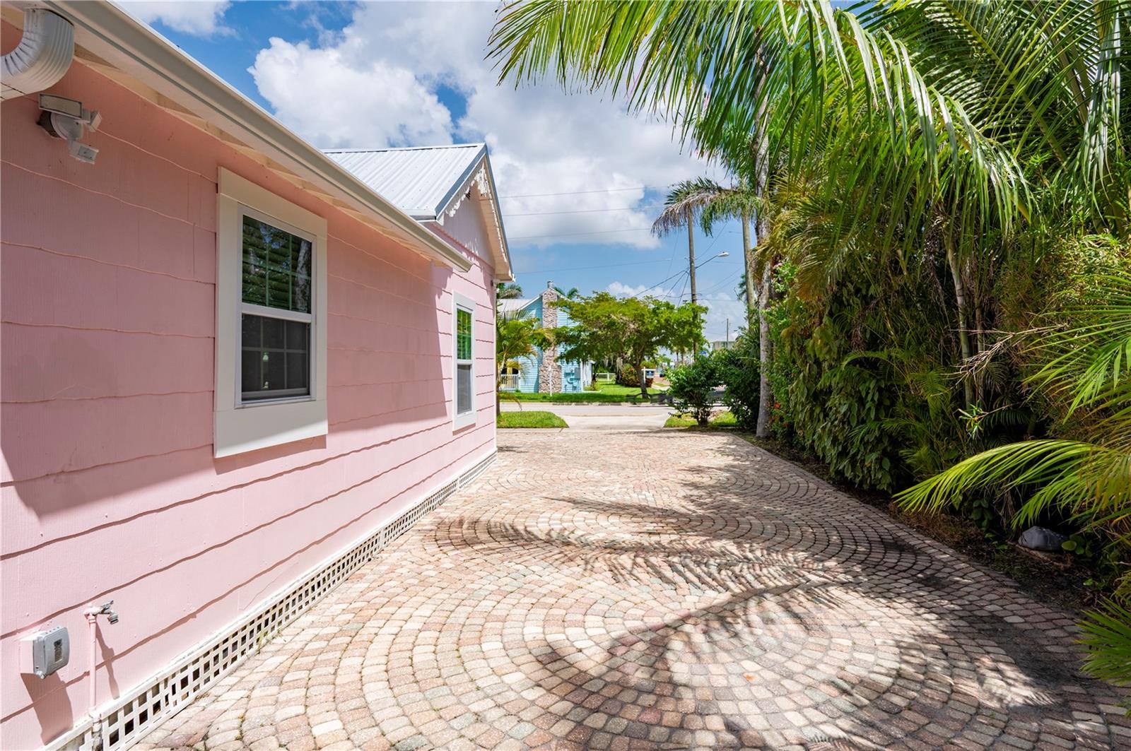 Image 35 of 57 For 717 Marion Avenue