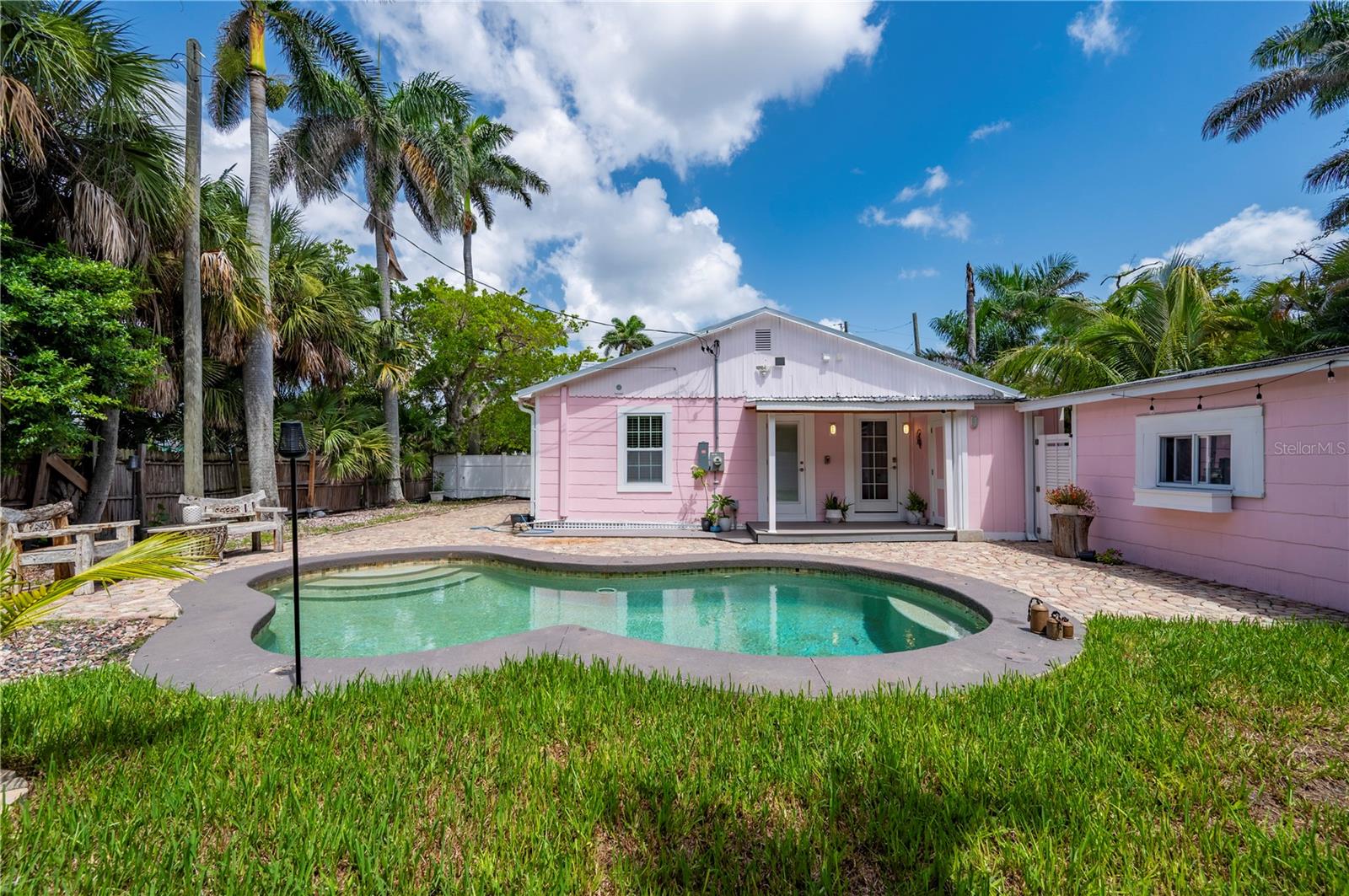 Image 39 of 57 For 717 Marion Avenue