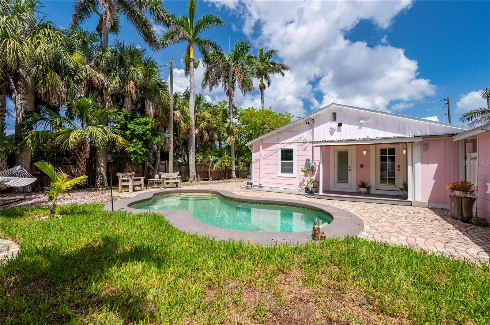 Image 5 of 57 For 717 Marion Avenue