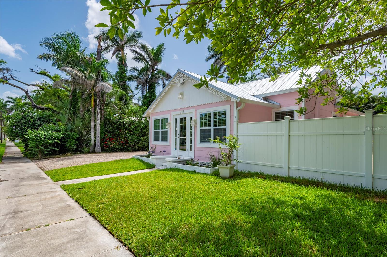 Image 8 of 57 For 717 Marion Avenue