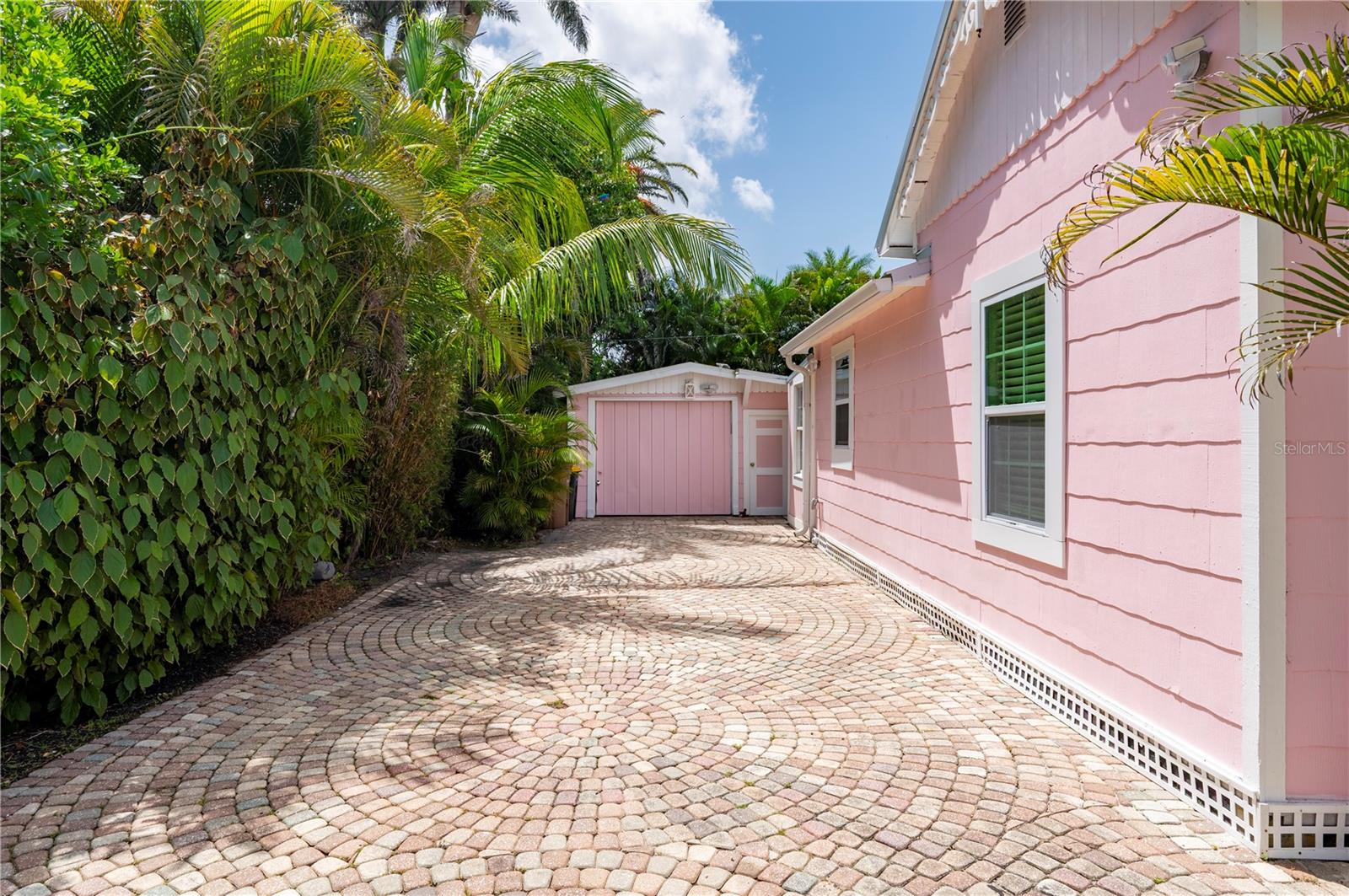 Image 9 of 57 For 717 Marion Avenue