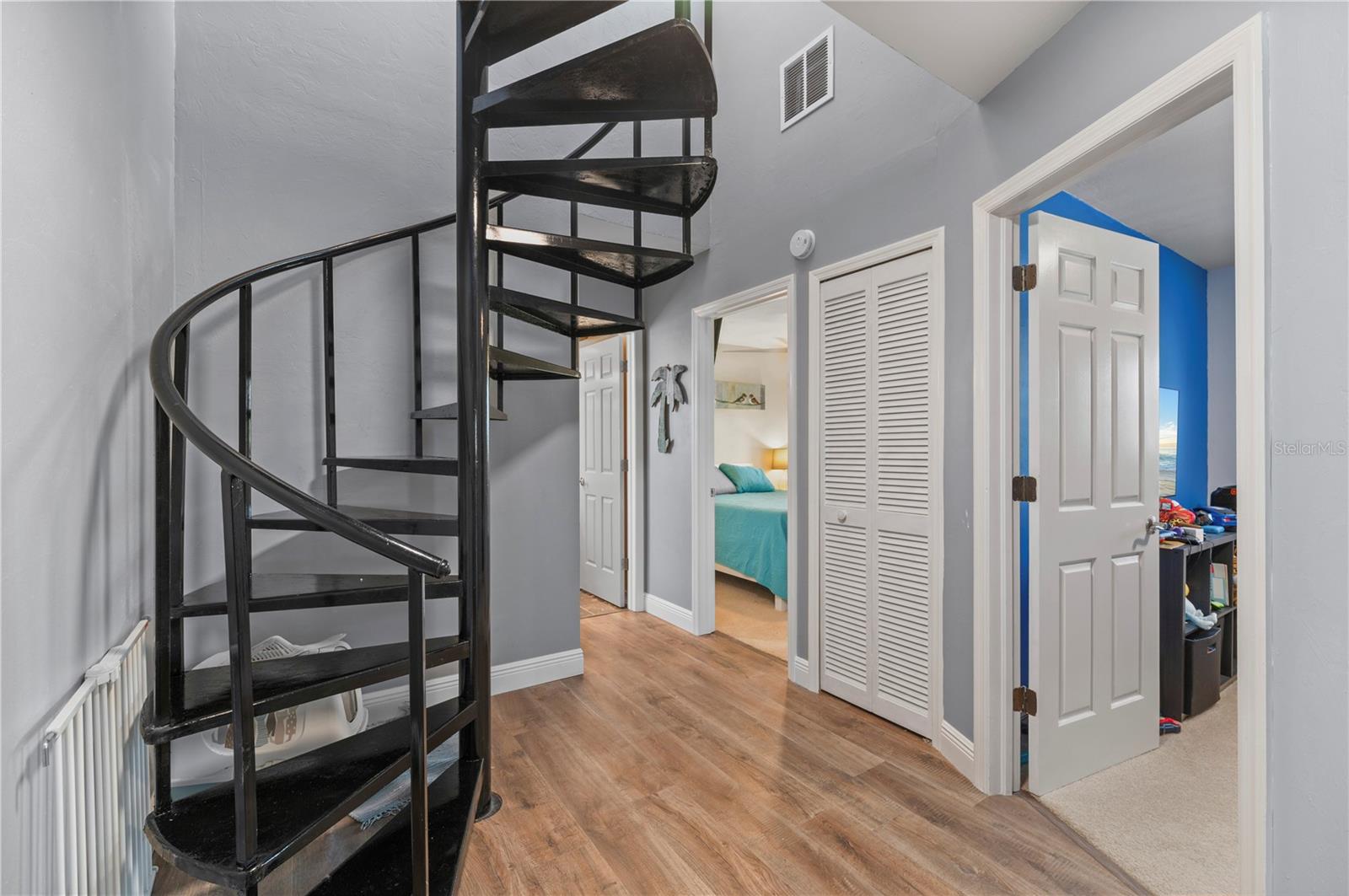 Image 21 of 57 For 24130 Vincent Avenue