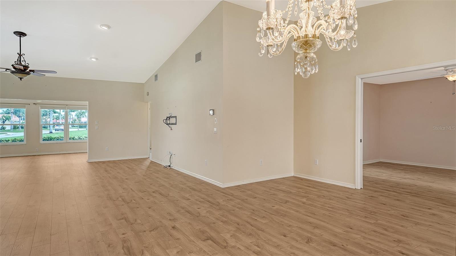 Image 16 of 57 For 11380 Courtney Drive