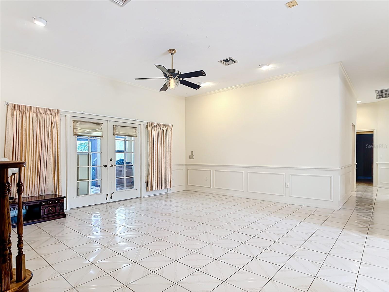 Image 13 of 81 For 134 Seville Place Sw