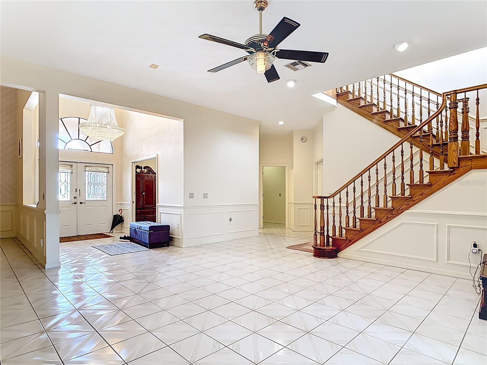 Image 15 of 81 For 134 Seville Place Sw