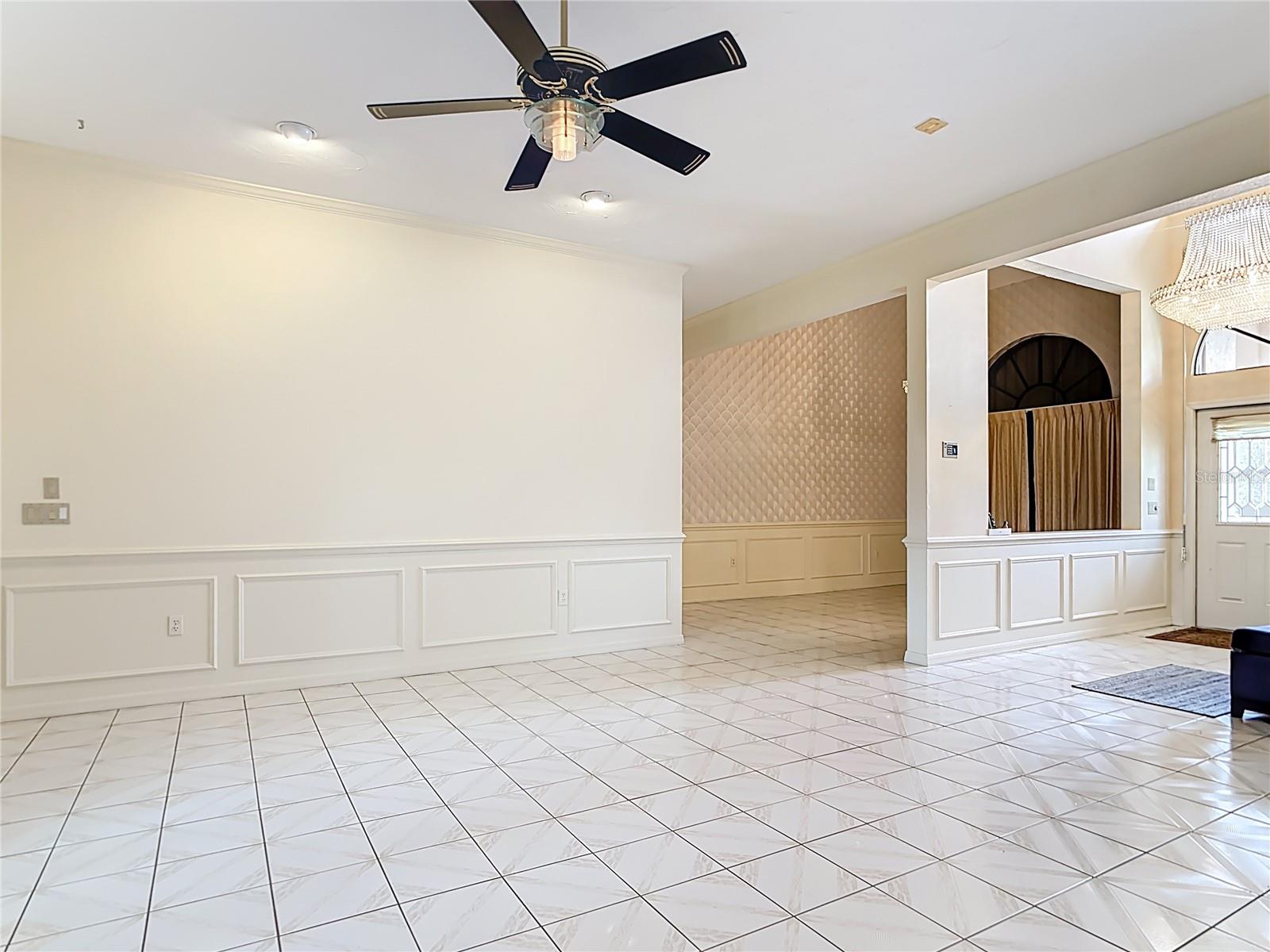 Image 16 of 81 For 134 Seville Place Sw