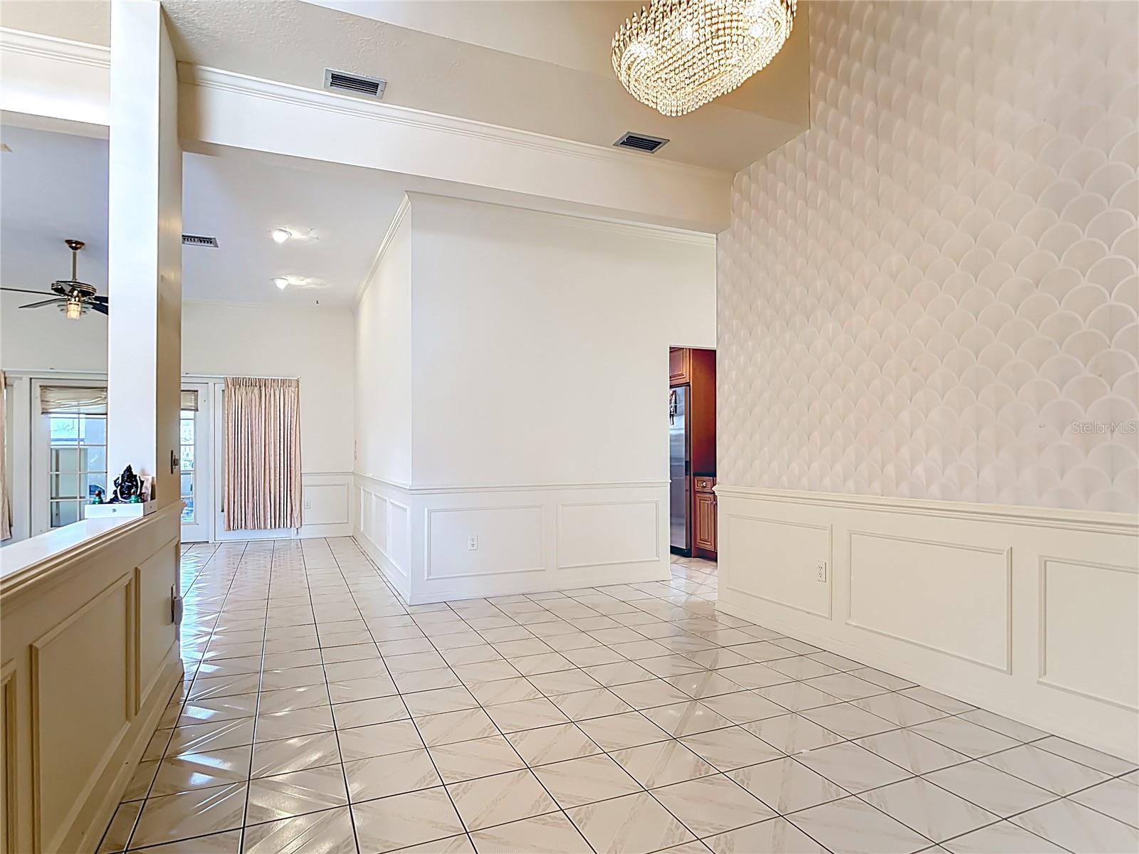 Image 19 of 81 For 134 Seville Place Sw