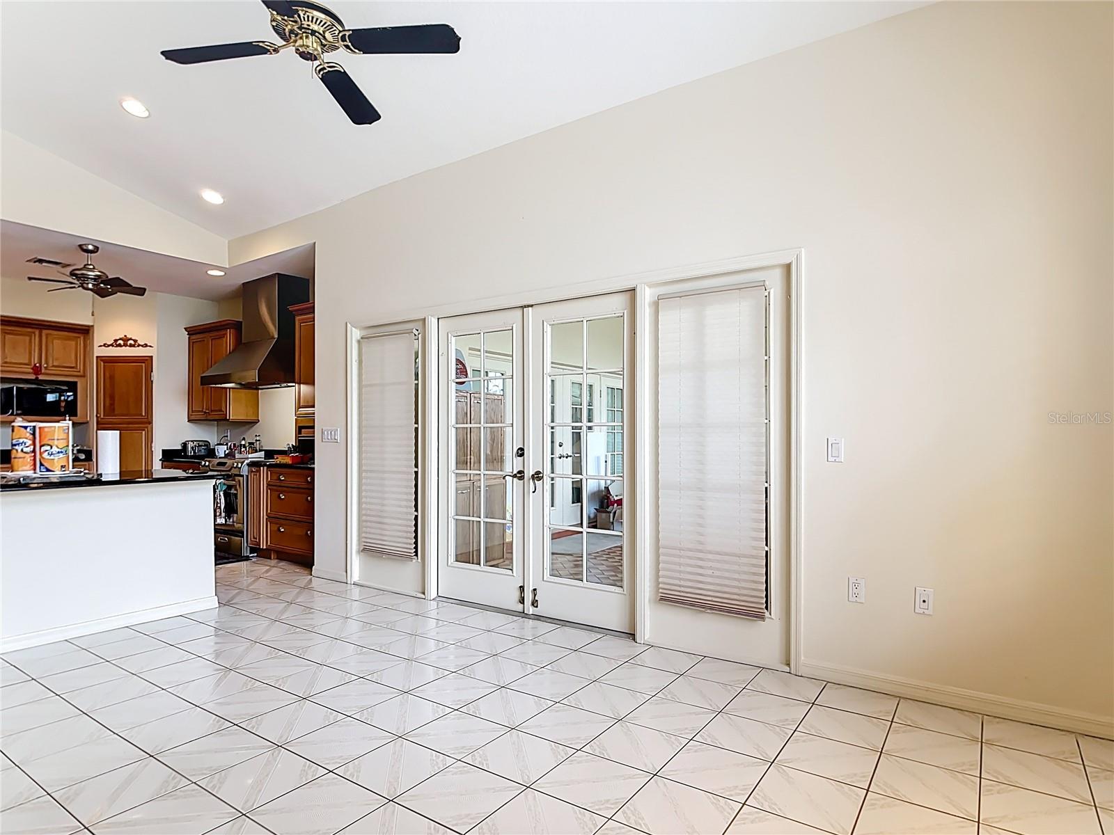 Image 27 of 81 For 134 Seville Place Sw