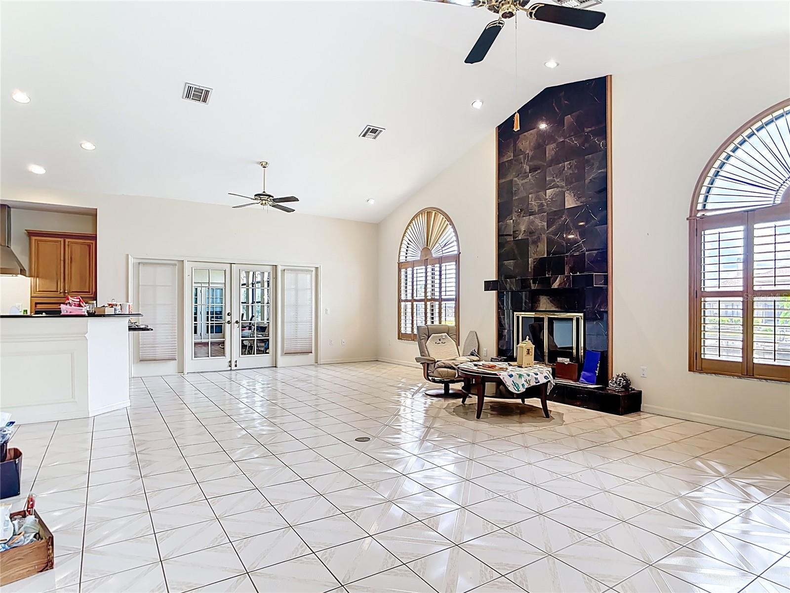 Image 30 of 81 For 134 Seville Place Sw
