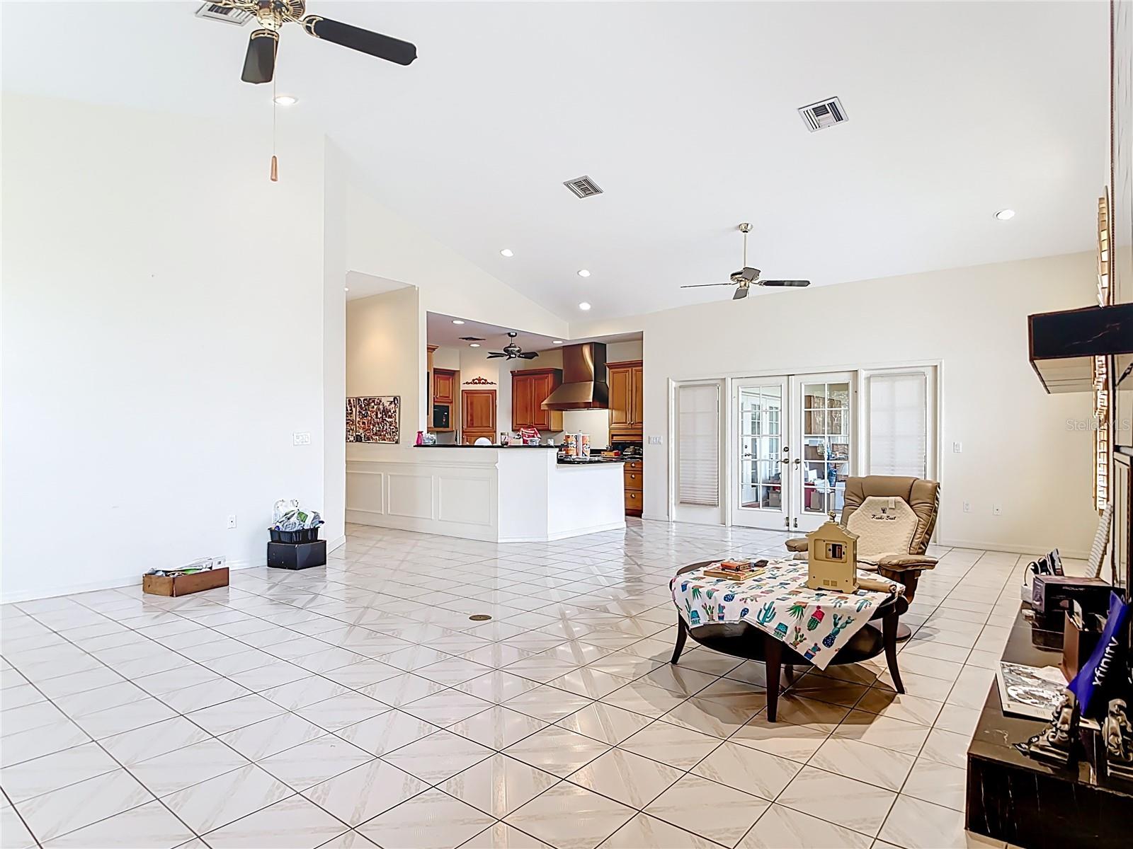 Image 31 of 81 For 134 Seville Place Sw