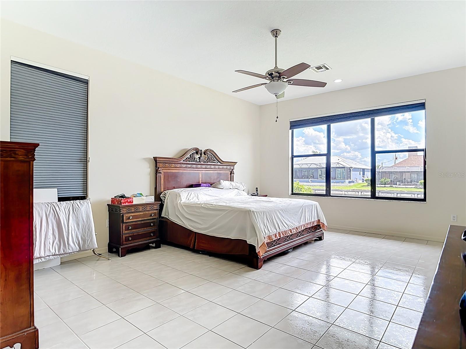 Image 33 of 81 For 134 Seville Place Sw