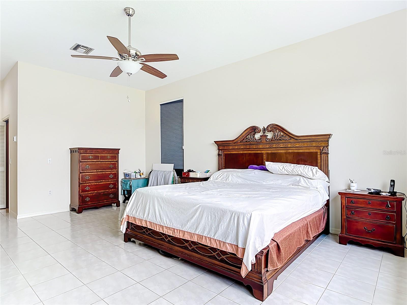 Image 34 of 81 For 134 Seville Place Sw