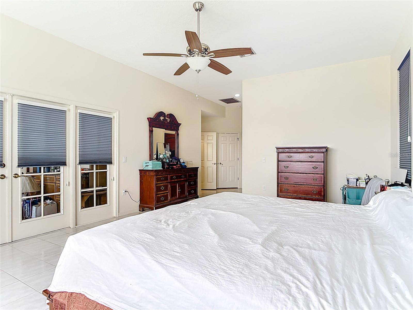 Image 35 of 81 For 134 Seville Place Sw