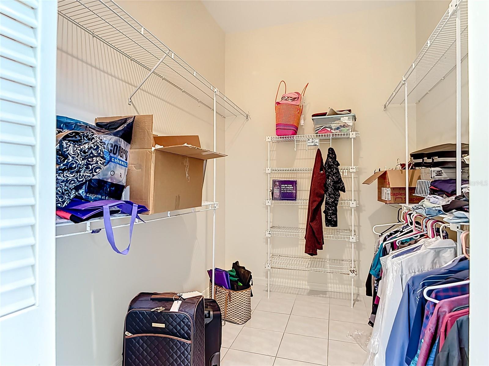 Image 37 of 81 For 134 Seville Place Sw