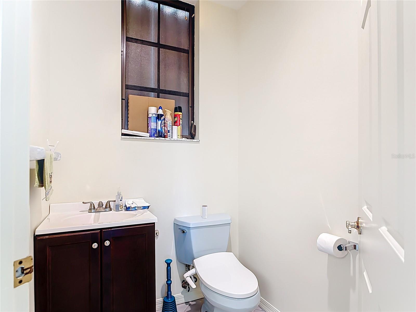 Image 42 of 81 For 134 Seville Place Sw