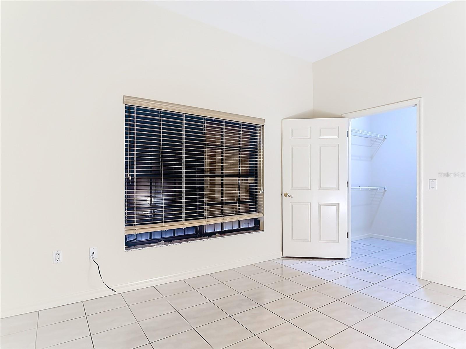 Image 43 of 81 For 134 Seville Place Sw