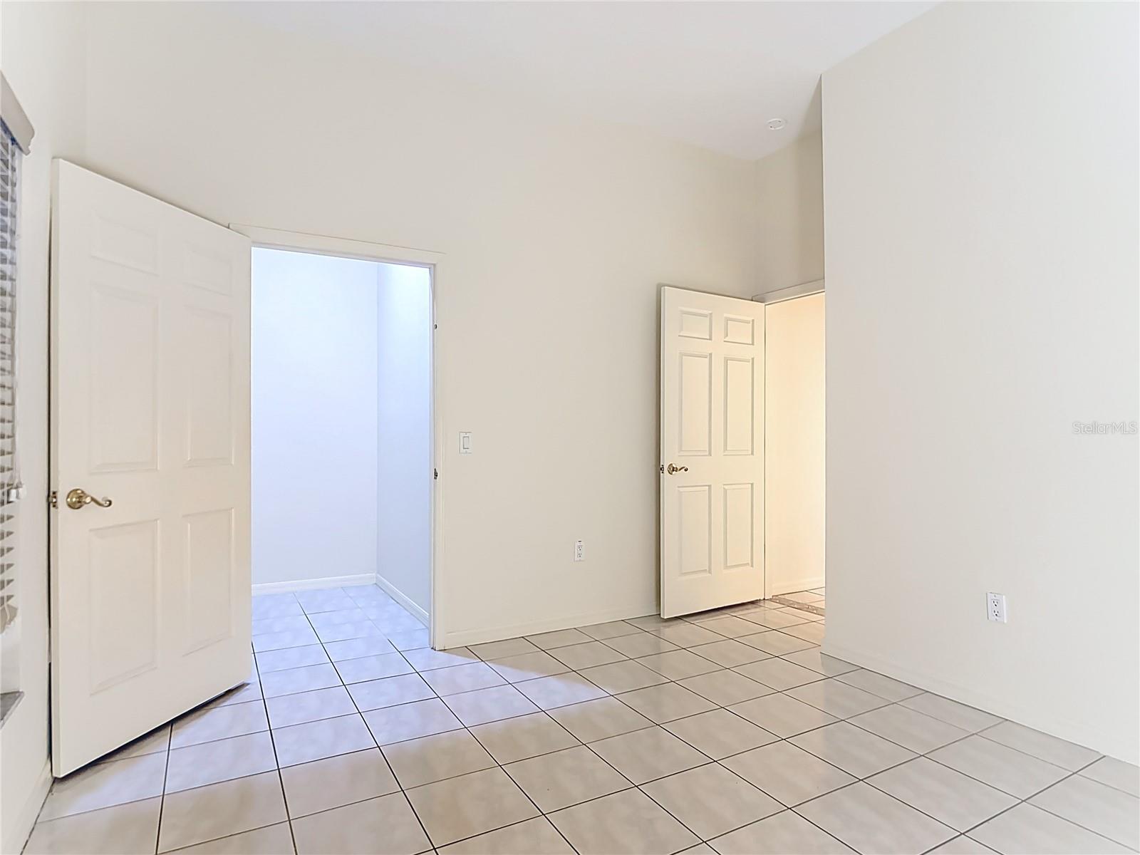 Image 44 of 81 For 134 Seville Place Sw