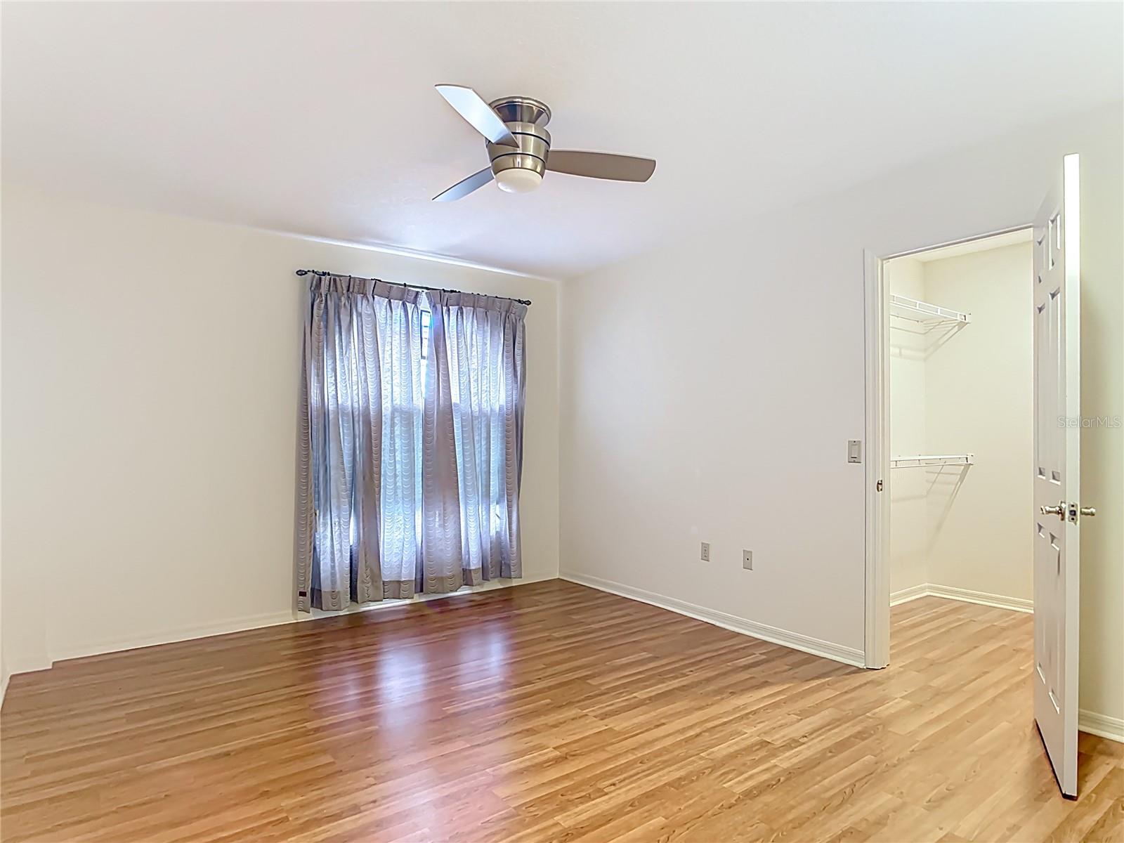 Image 52 of 81 For 134 Seville Place Sw
