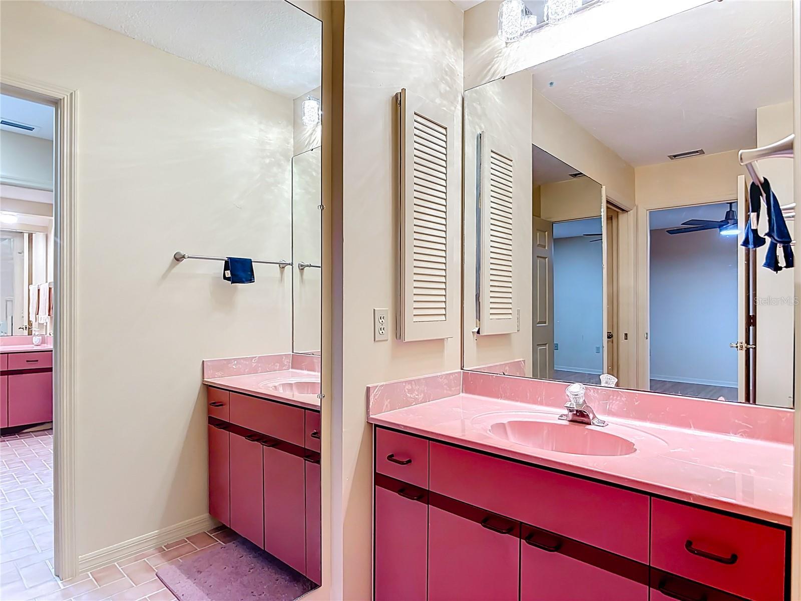 Image 62 of 81 For 134 Seville Place Sw