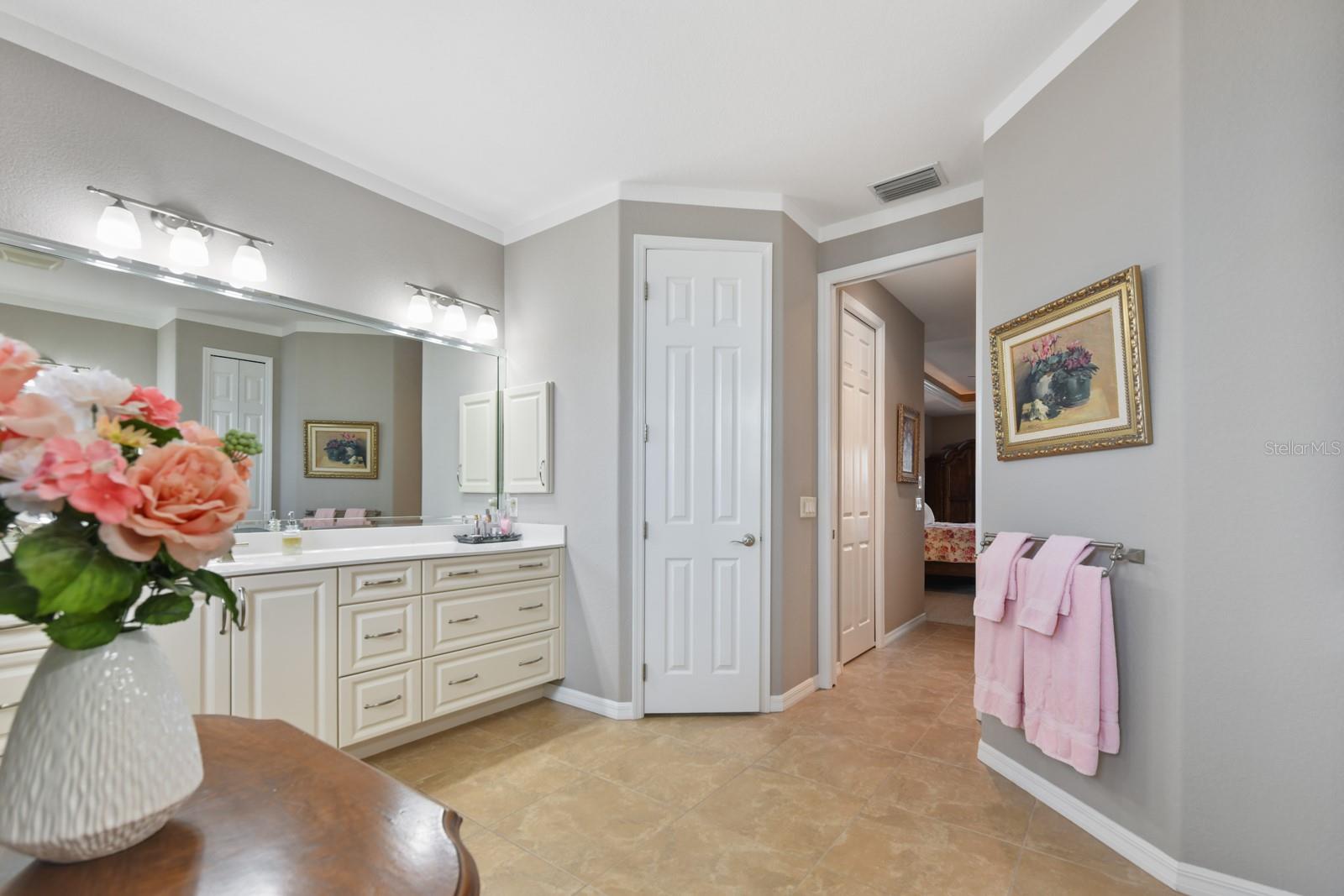 Image 39 of 57 For 24122 Pyramid Way