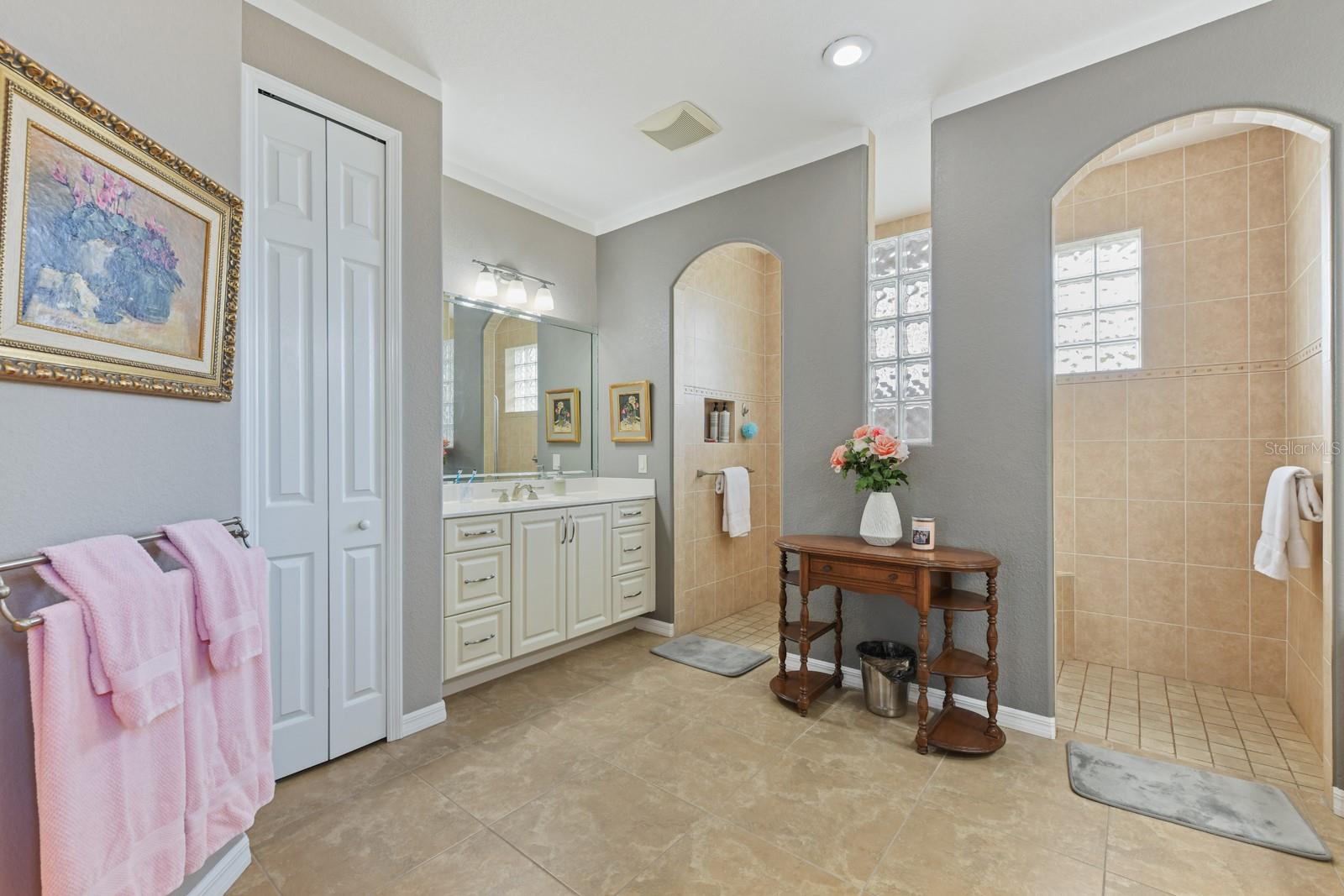 Image 41 of 57 For 24122 Pyramid Way
