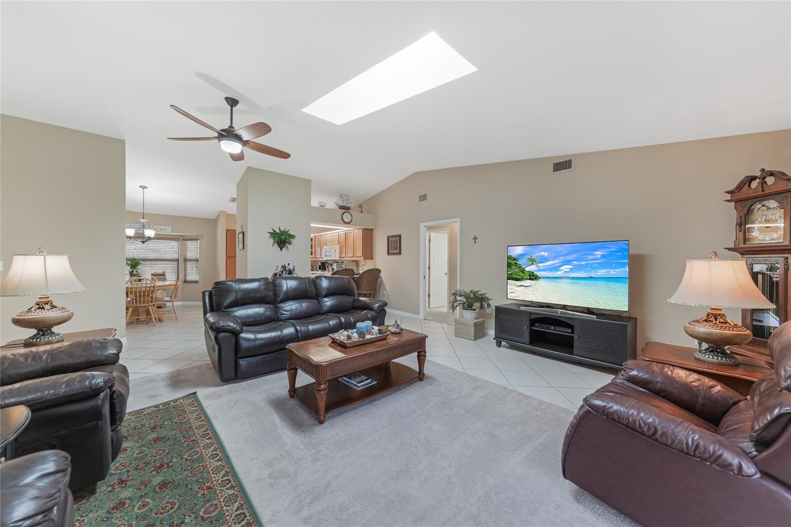 Image 4 of 36 For 16835 Acapulco Road