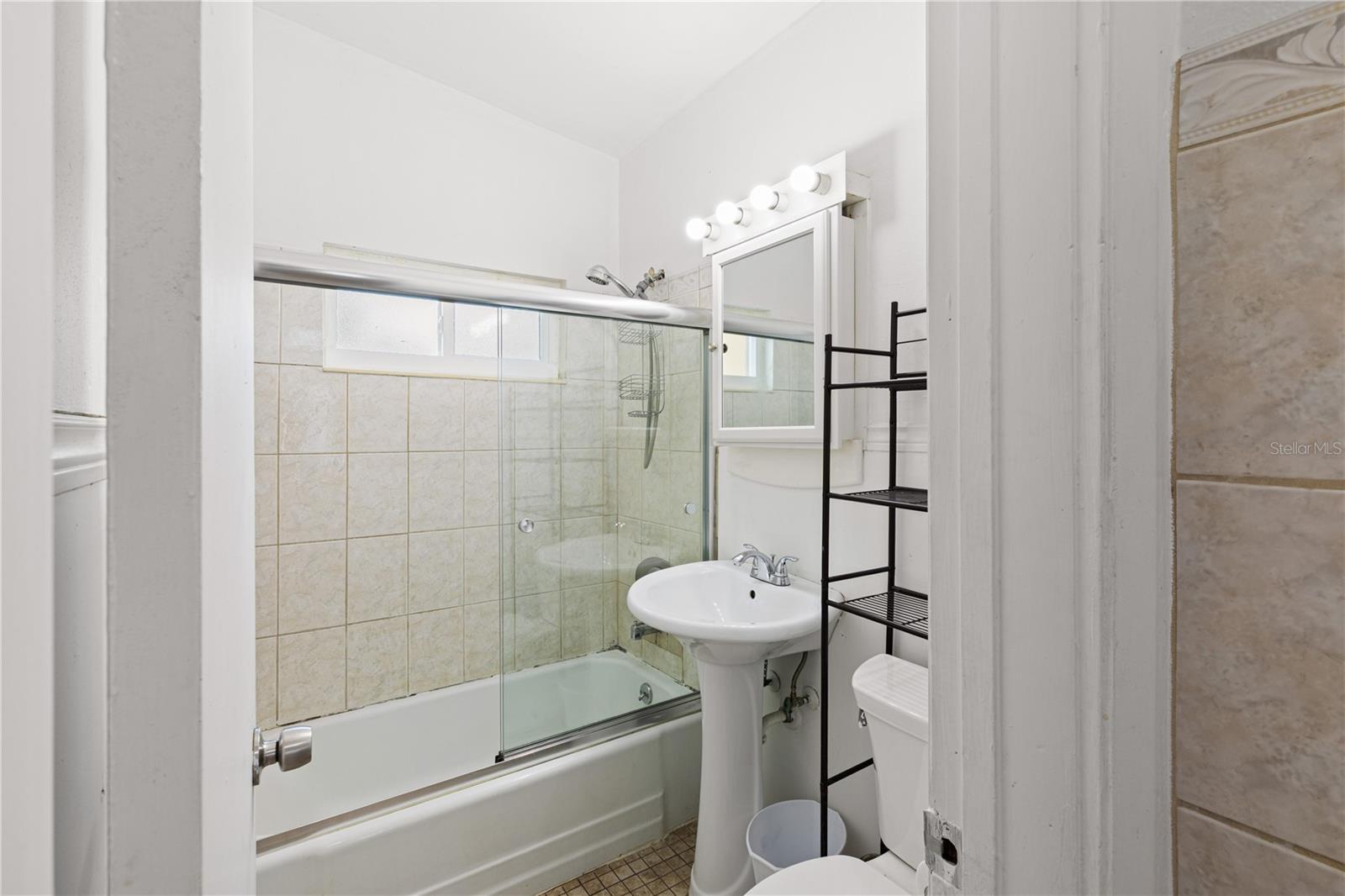 Image 12 of 27 For 21455 Mallory Avenue