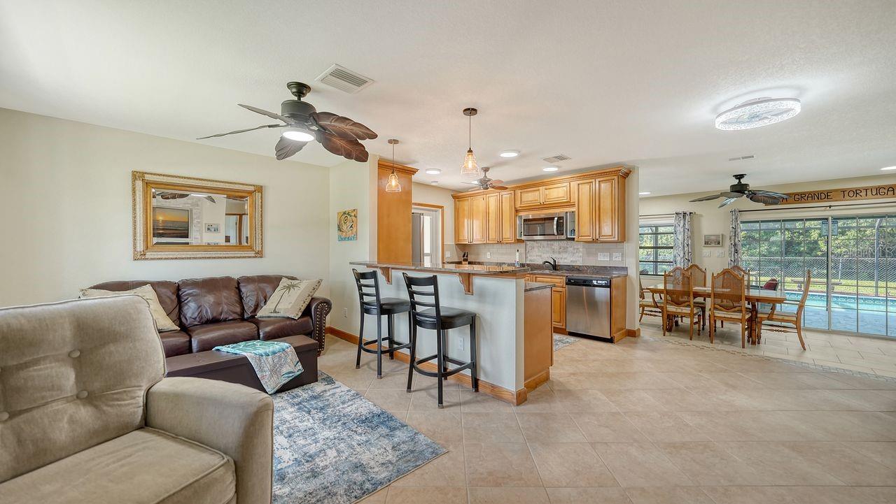 Image 11 of 31 For 18753 Macgill Avenue