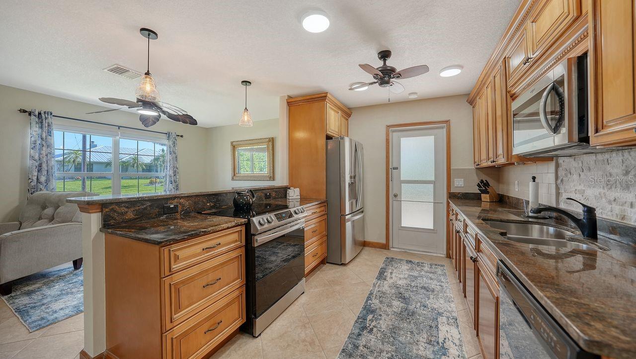 Image 14 of 31 For 18753 Macgill Avenue